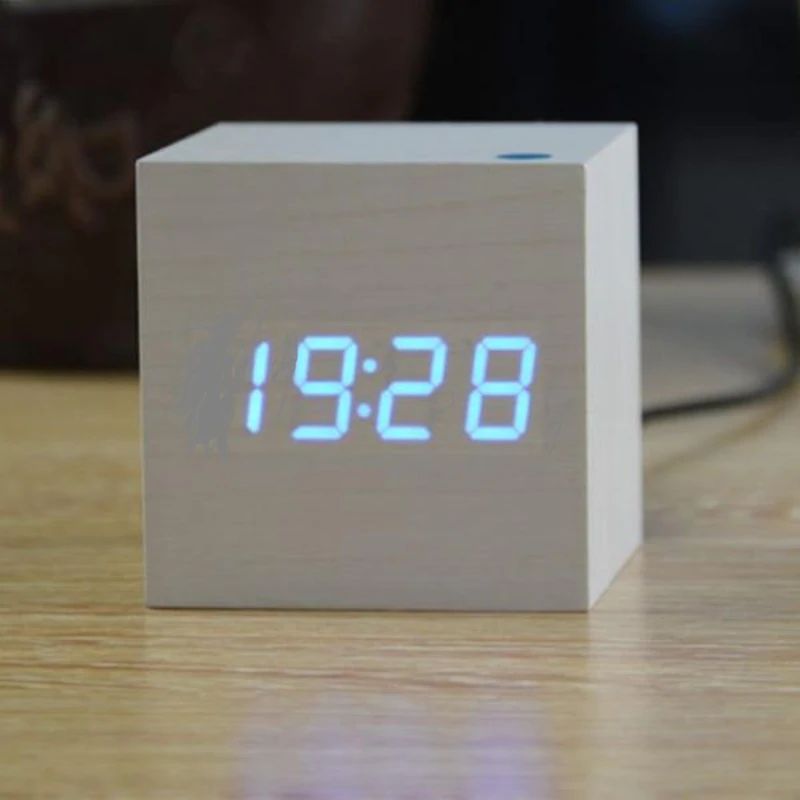 Horloge Numérique Cube – Design Minimaliste Et Affichage LED