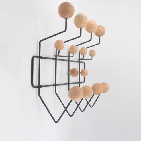 Vegghengt Klesstativ – Elegant og Funksjonelt Design