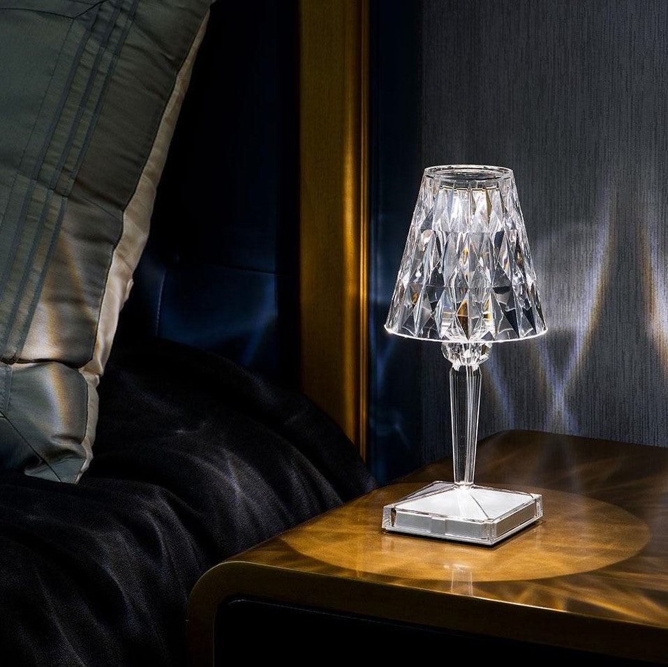 Lampada da Tavolo Cristallina – Eleganza Moderna e Atmosfera Calda