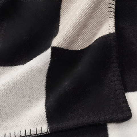 Plaid À Carreaux – Élégance Moderne Et Confort Douillet