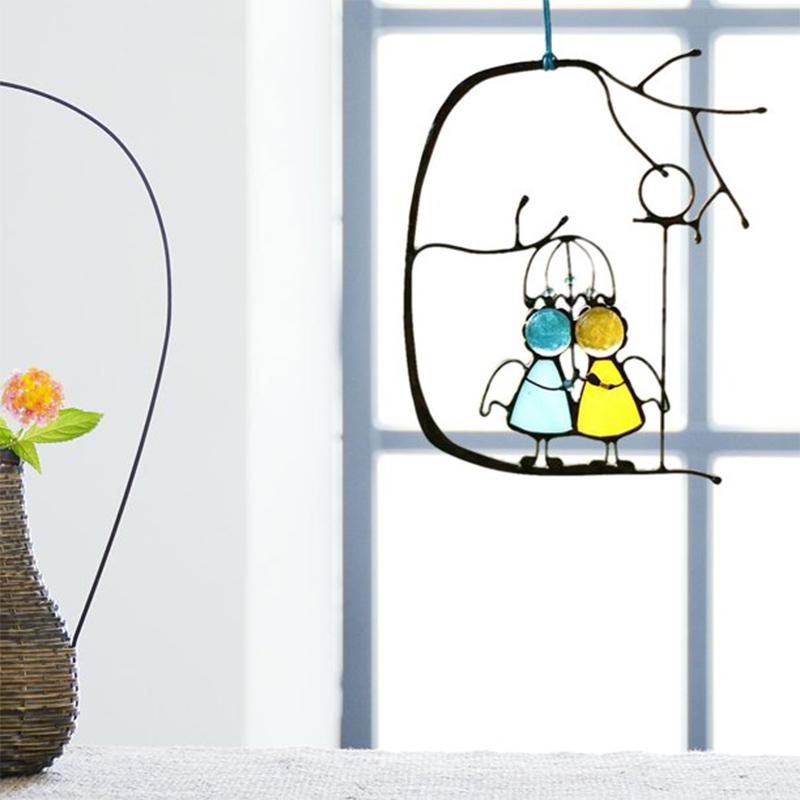 吊るされた装飾 – 輝く洗練された反射