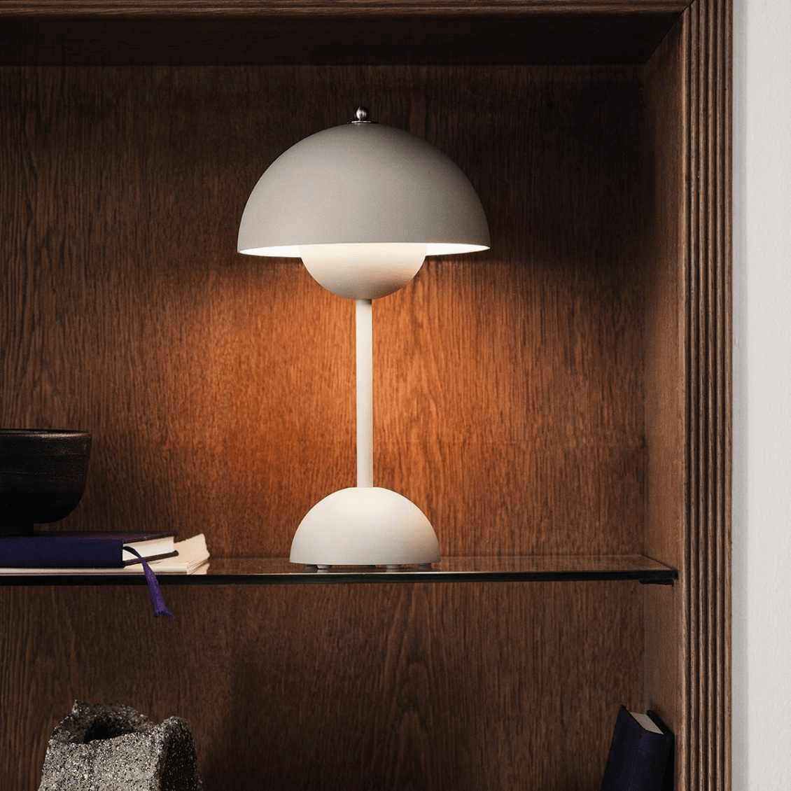 Lampada LED da Scrivania – Semplicità Moderna e Funzionalità