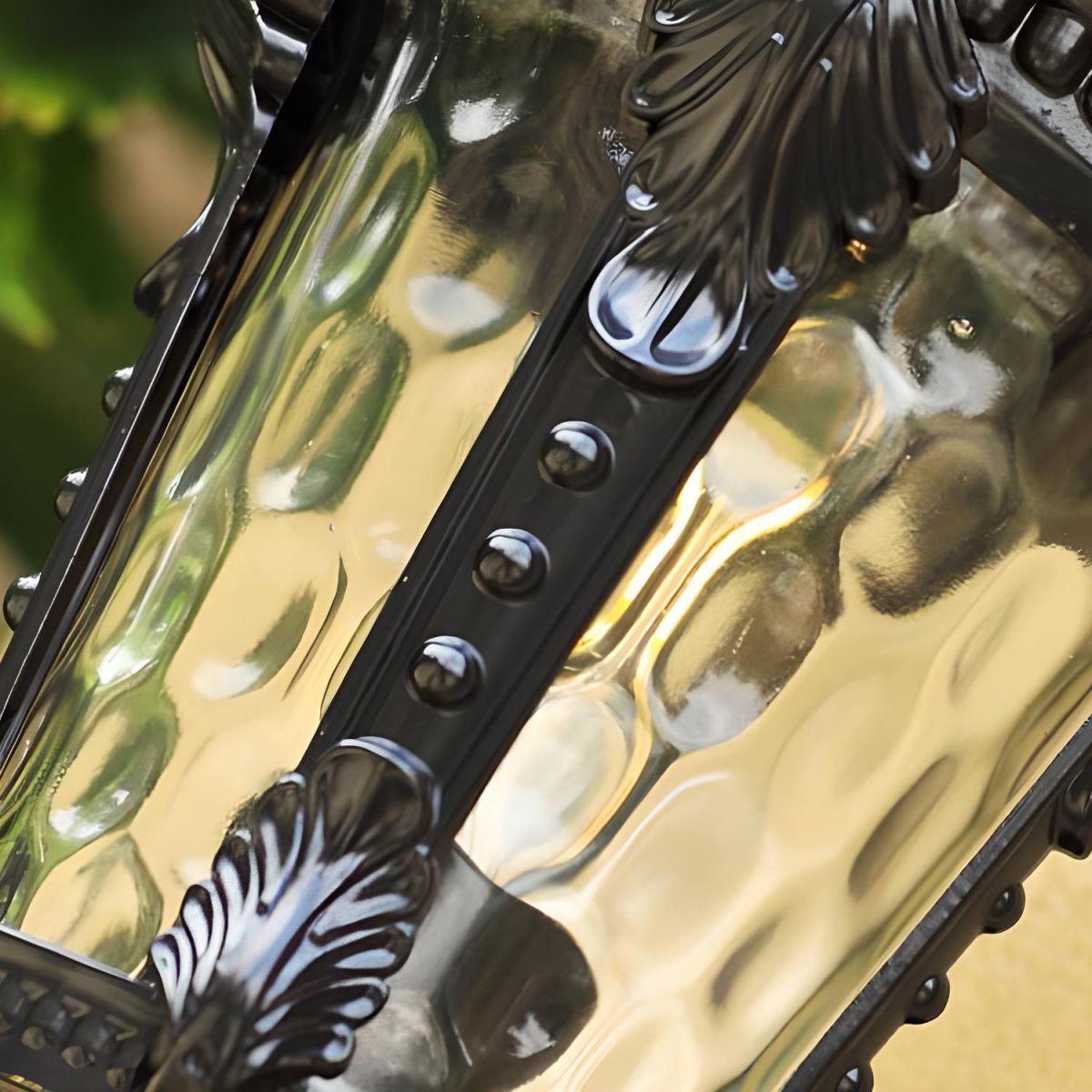 ヴィンテージガラス壁灯 – レトロスタイルと屋外耐久性