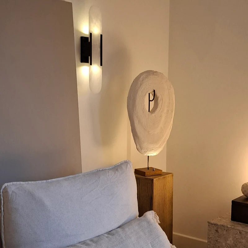 黒と金のLED壁灯 - モダンなエレガンスとシックなデザイン