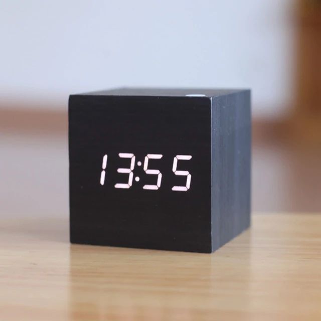 Reloj Digital Cubo – Diseño Minimalista y Pantalla LED 