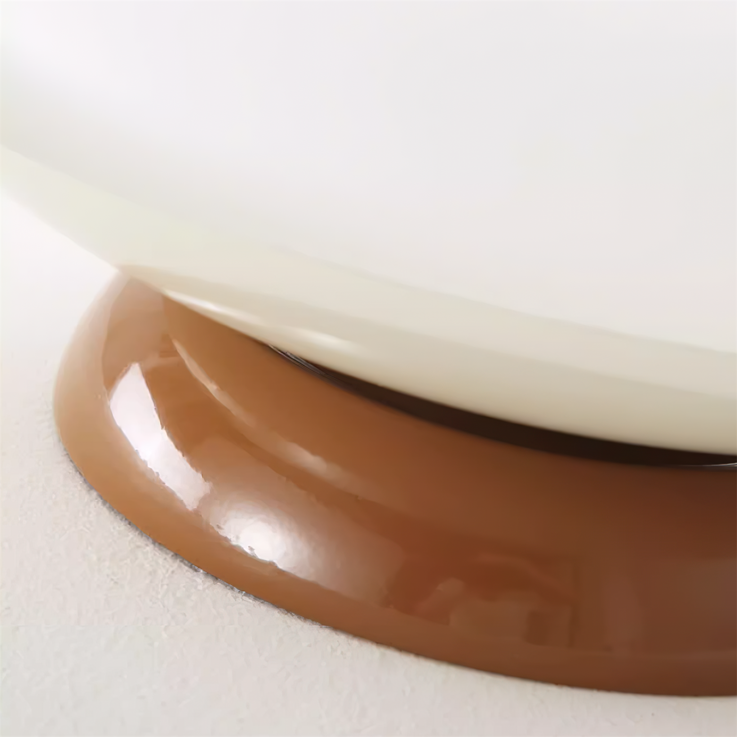 Rund LED-taklampa - naturligt sken och diskret elegans