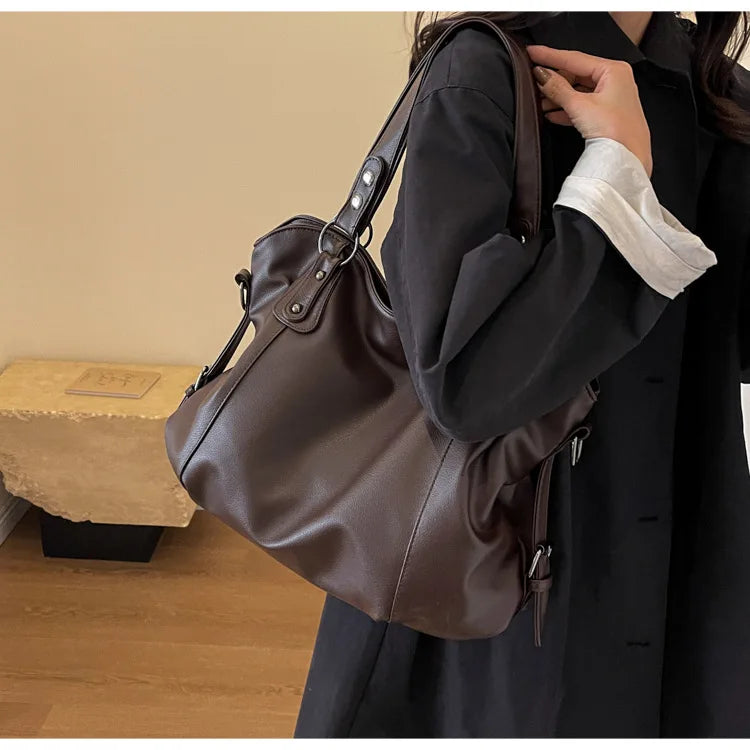 Zita | Geantă de mână moale cu curea detașabilă – Eleganță și Practicitate 