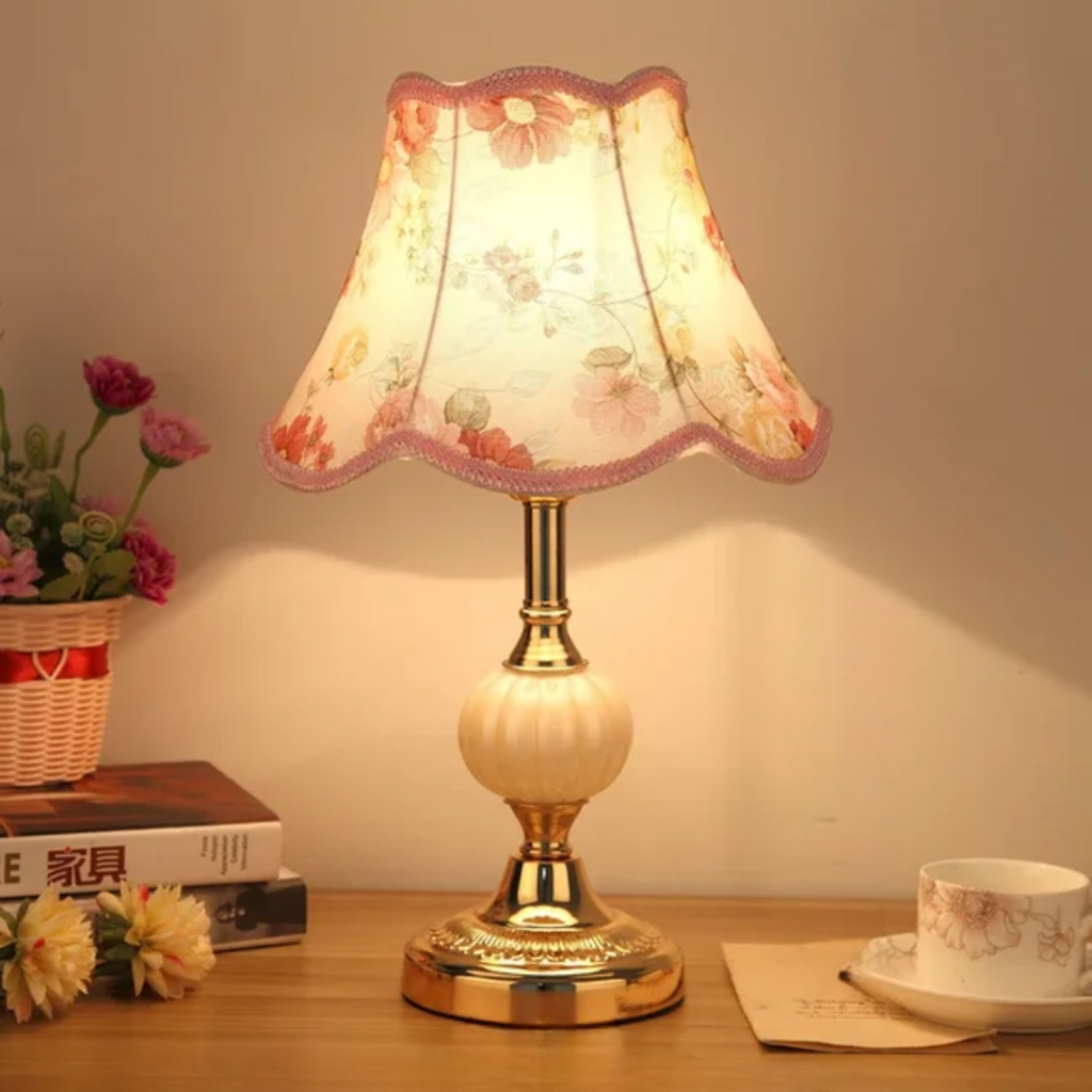 Decoratieve Tafellamp – Vintage Stijl En Tijdloze Elegantie 