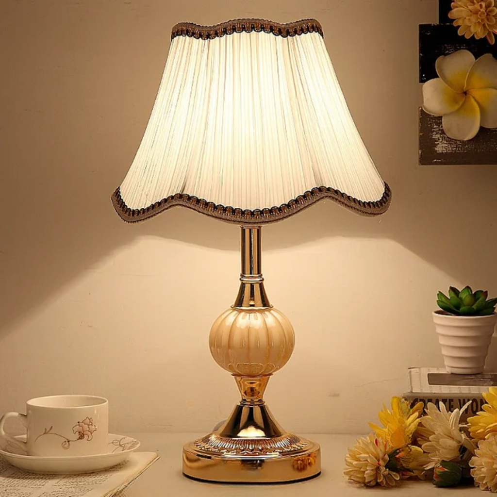 Decoratieve Tafellamp – Vintage Stijl En Tijdloze Elegantie 