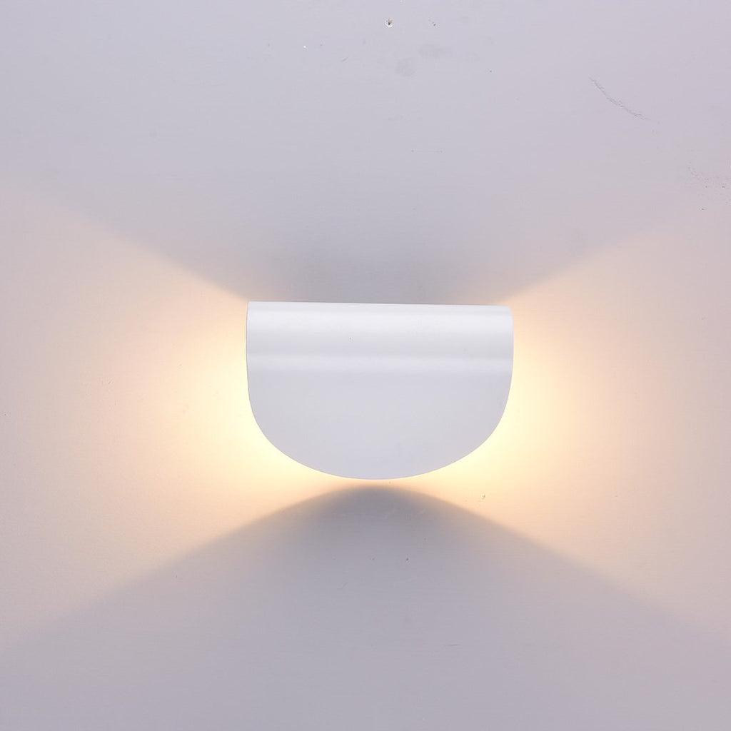 Moderná nástenná lampa – Elegancia a rafinovanosť 