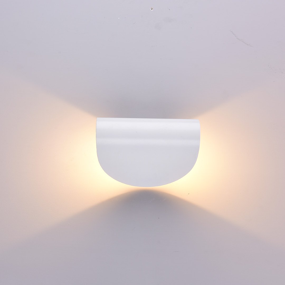 Moderná nástenná lampa – Elegancia a rafinovanosť 