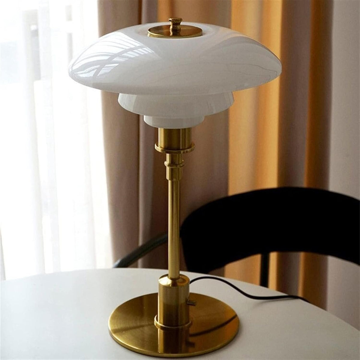 Skandináv Stílusú LED Asztali Lámpa – Lágy és Modern Fény 