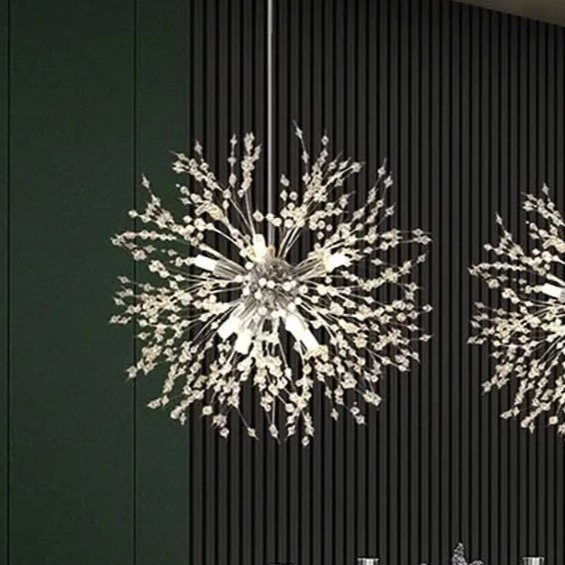 Candelabru din Cristal Suspendat – Eleganță și Strălucire Timeless 