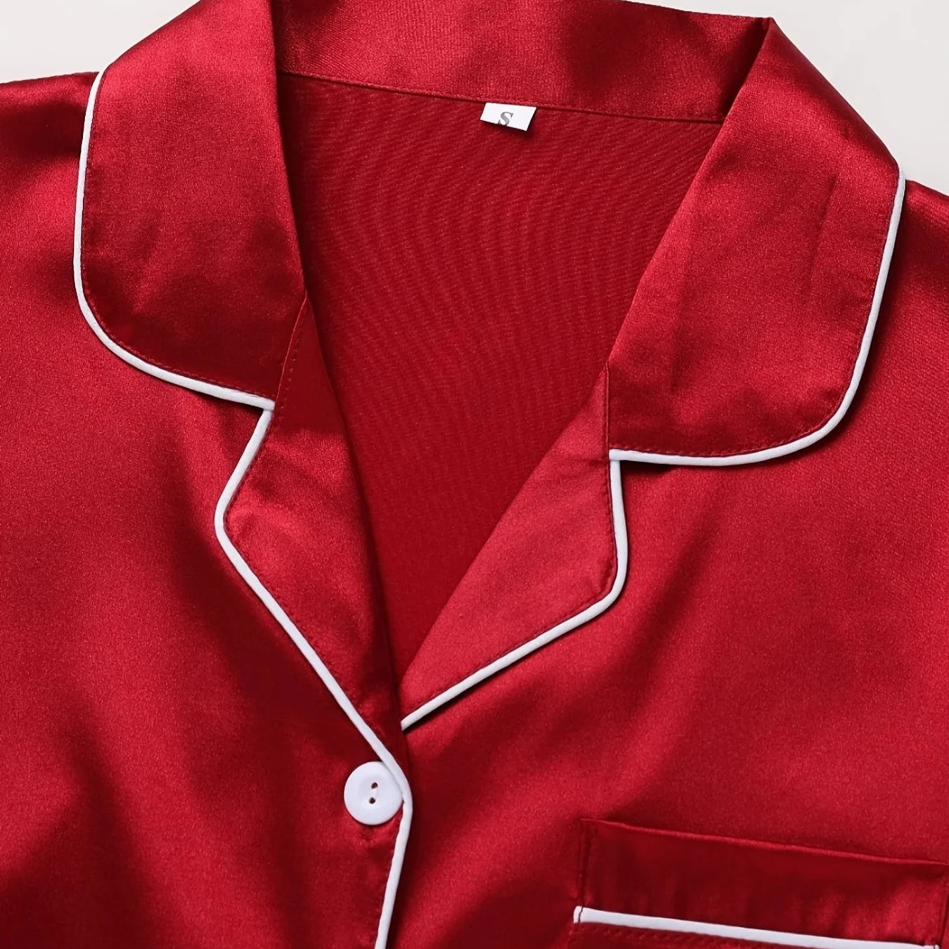 ساندرا | بيجامة لامعة – أناقة ليلية ولمسة رقيقة 