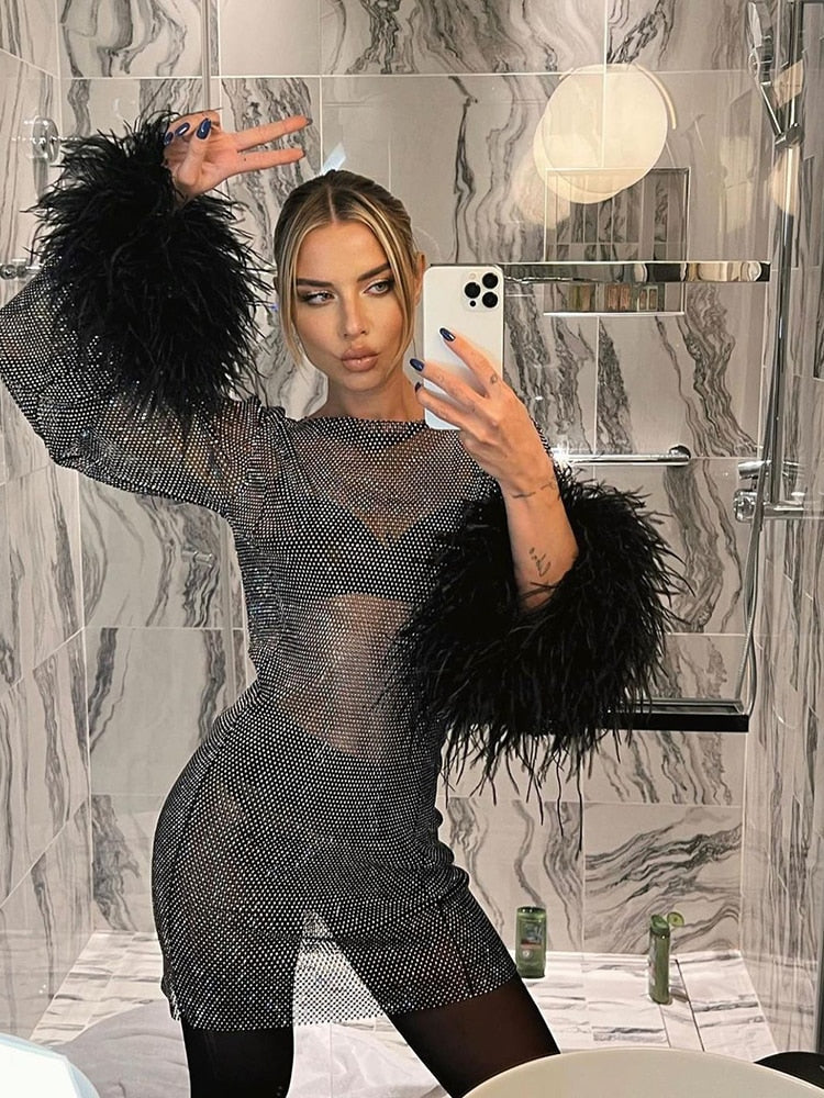 Illalldress – Kimaltava ja naisellinen tyyli 