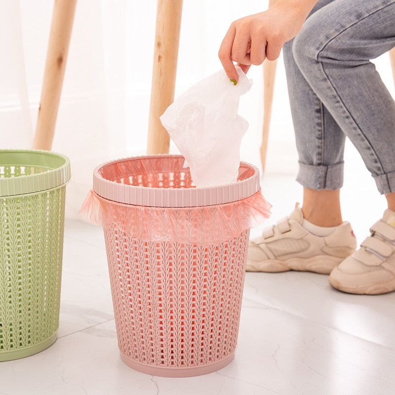 Innovative trash can with integrated storage for bags 