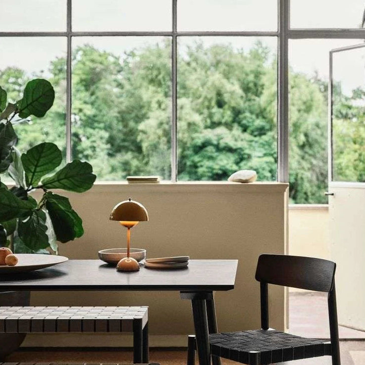 Lámpara de Mesa Portátil – Diseño Moderno y Iluminación Nómada 