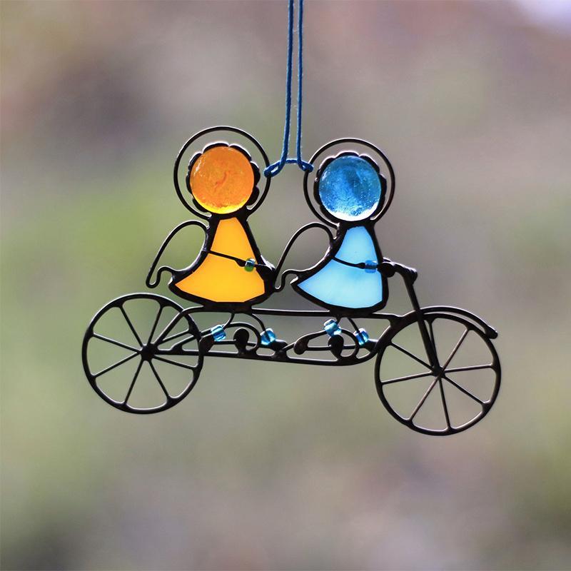 吊るされた装飾 – 輝く洗練された反射 