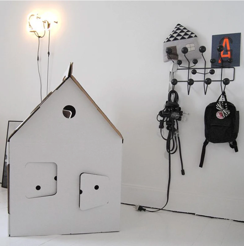 Vegghengt Klesstativ – Elegant og Funksjonelt Design 