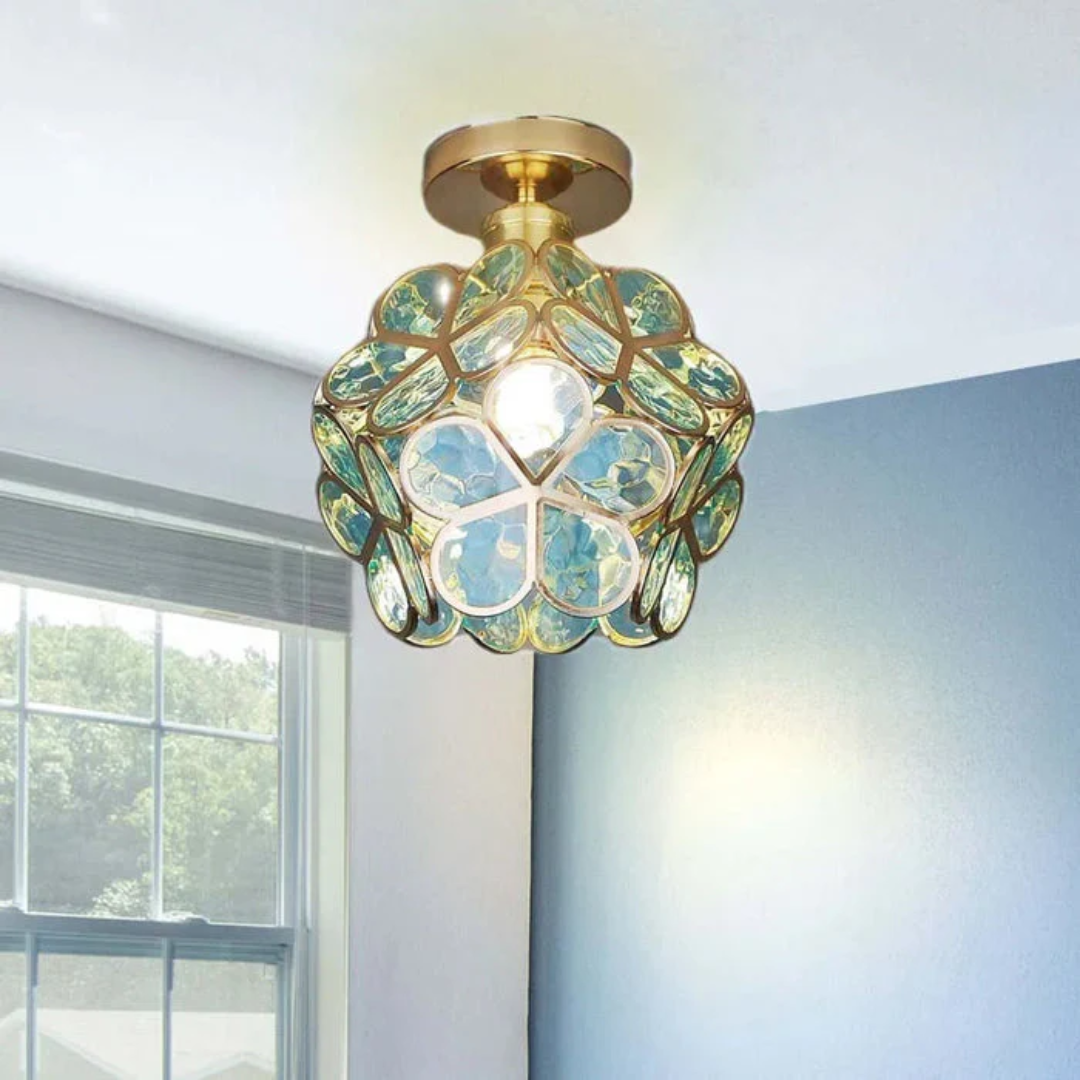 Lampa sufitowa w kształcie kwiatu – delikatny i nowoczesny design 
