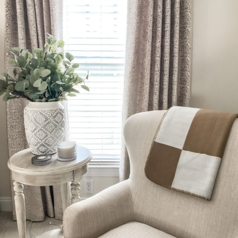 Plaid À Carreaux – Élégance Moderne Et Confort Douillet