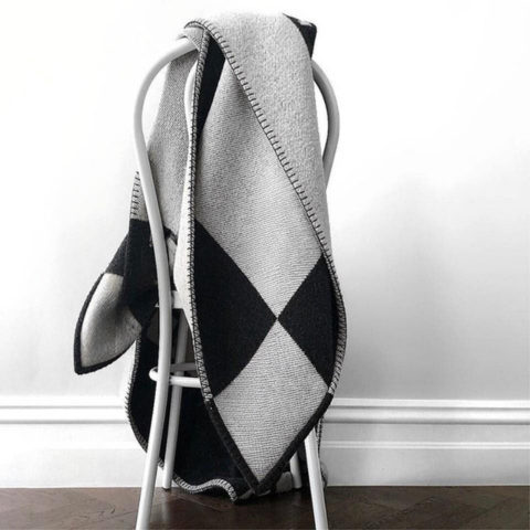 Plaid À Carreaux – Élégance Moderne Et Confort Douillet