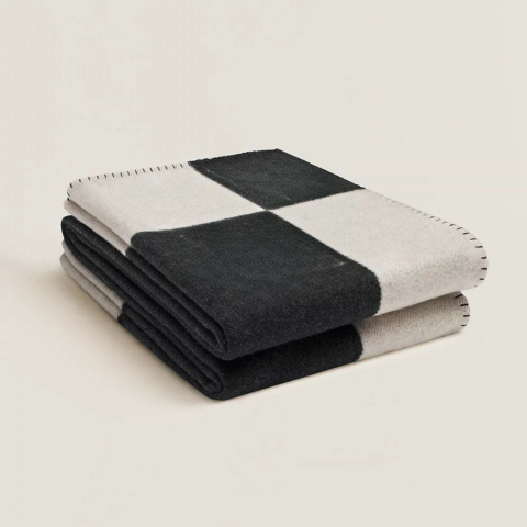 Plaid À Carreaux – Élégance Moderne Et Confort Douillet