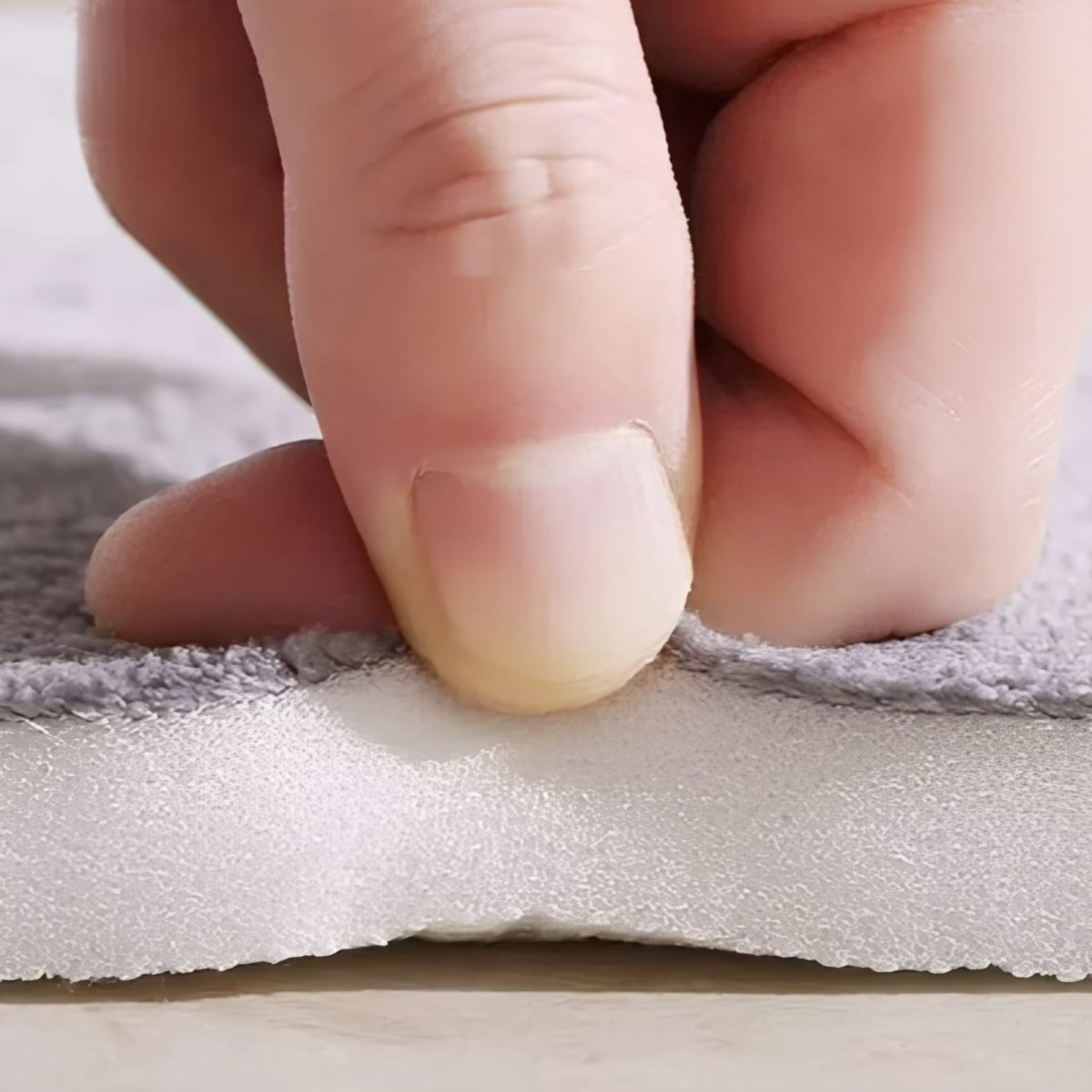 שטיח אמבטיה סופר סופג נגד החלקה – נוחות וביטחון יומיומי 