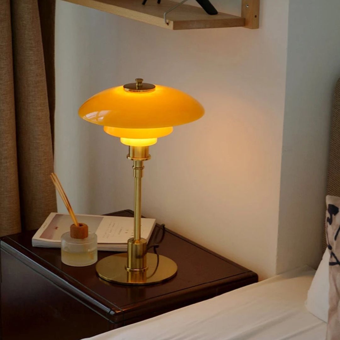 Skandináv Stílusú LED Asztali Lámpa – Lágy és Modern Fény 