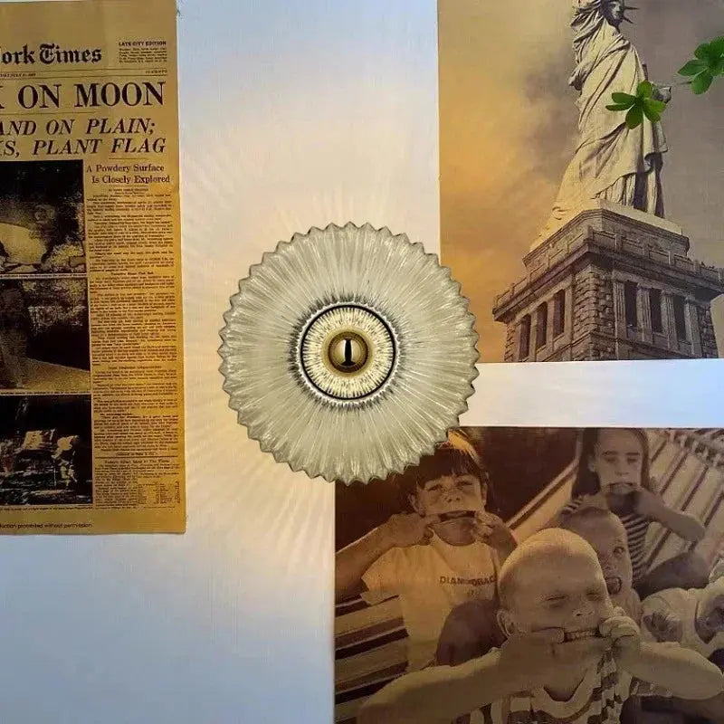 Tyylikäs Seinävalaisin – Valoisa ja Yleisöä Valloittava Tunnelma 