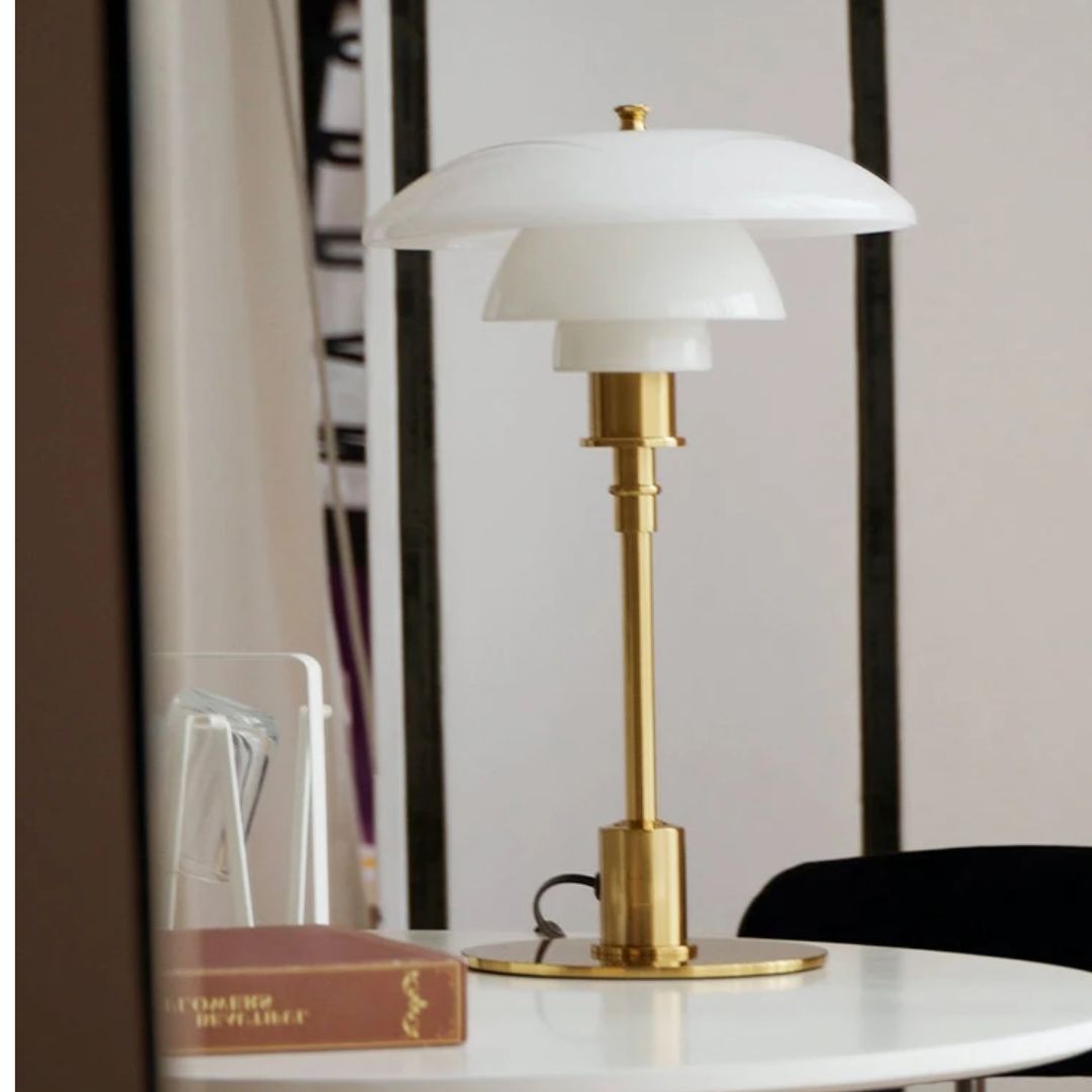 Skandináv Stílusú LED Asztali Lámpa – Lágy és Modern Fény 