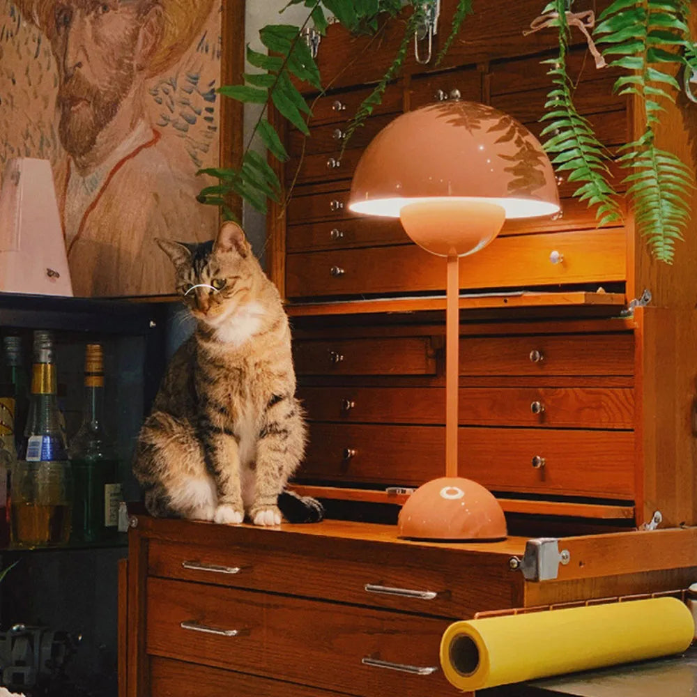 Lámpara de Mesa Portátil – Diseño Moderno y Iluminación Nómada 