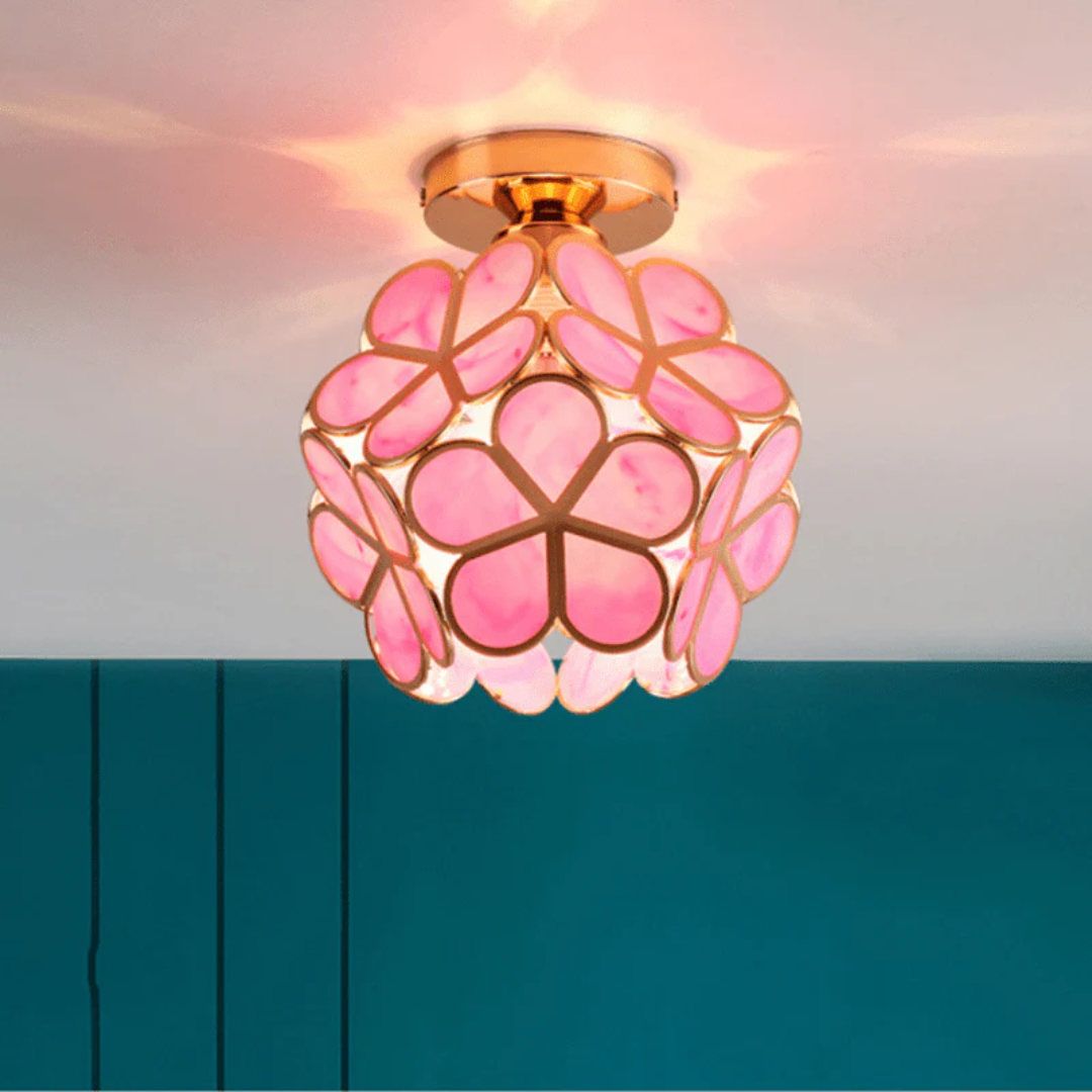 Lampa sufitowa w kształcie kwiatu – delikatny i nowoczesny design 