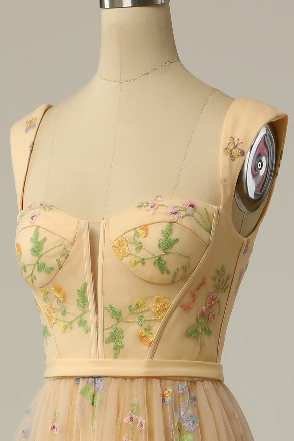 Elise | Pitkä Juhlapuku – Hienostuneet Kirjonnat 