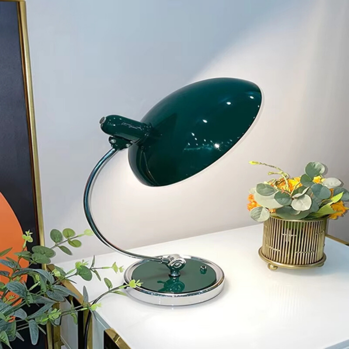 Nowoczesna Lampa Biurkowa – Elegancki Styl i Solidna Konstrukcja 