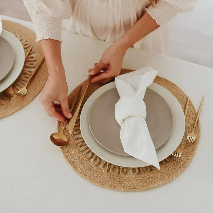 カトラリーセット – シンプルで機能的なスタイル 